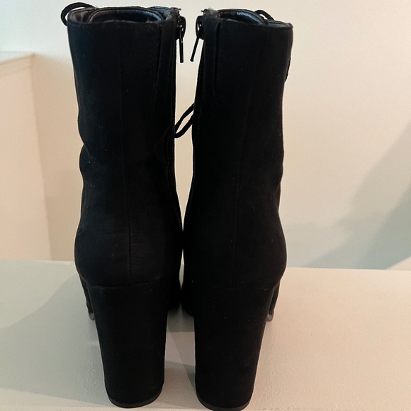 Carlos By Carlos Santana - Black Suede Boots - Size 7 - Picture 3 of 4